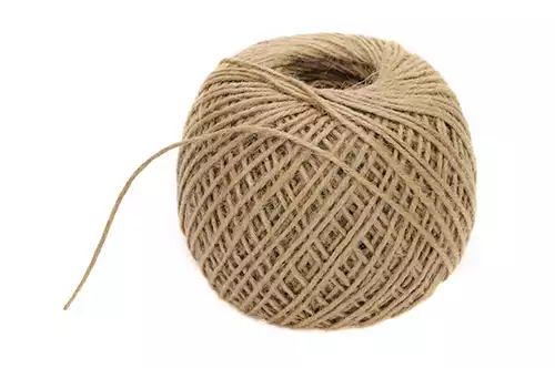 3 Căpățâni De Usturoi, Tăiate în Jumătate Pe Orizontală