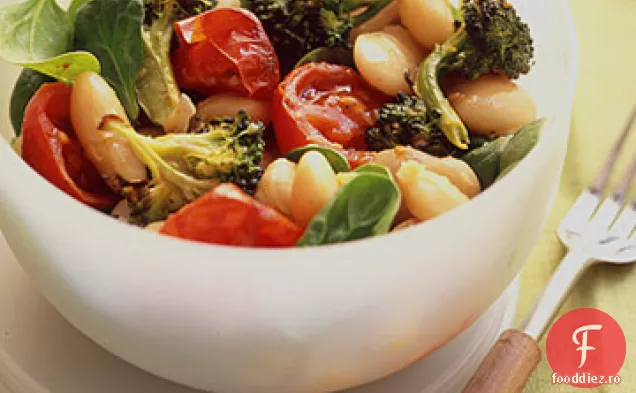 Salată de fasole albă cu roșii prăjite picante și Broccoli