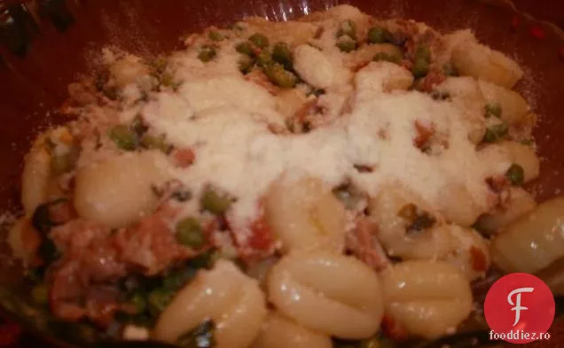 Gnocchi de cartofi cu Pancetta, mazăre și salvie