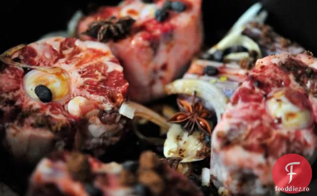 Cozi De Bou Fierte Cu Verdeață Chineză