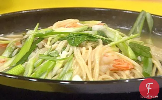 Castron picant de creveți și tăiței Bok Choy