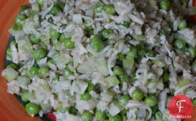 Salată de mazăre și orez cu sos de zară