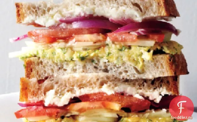Sandwich Cu Salată Grecească