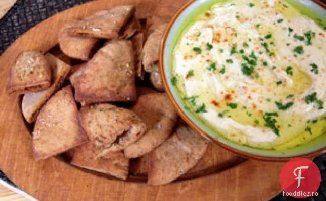 Hummus clasic cu chipsuri de Pita condimentate și coapte