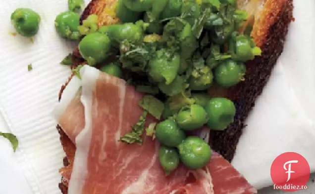 Mazăre bătută și Prosciutto Crostini