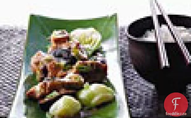 Pui Aburit Cu Ciuperci Negre Și Bok Choy