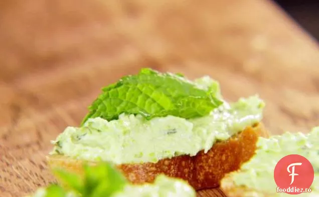Piure De Mazăre Crostini