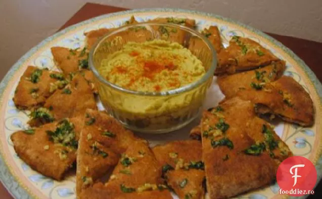Hummus Cilantro Cu Pita Crocantă Cu Usturoi