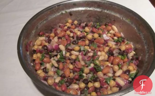 Salată Mixtă De Fasole