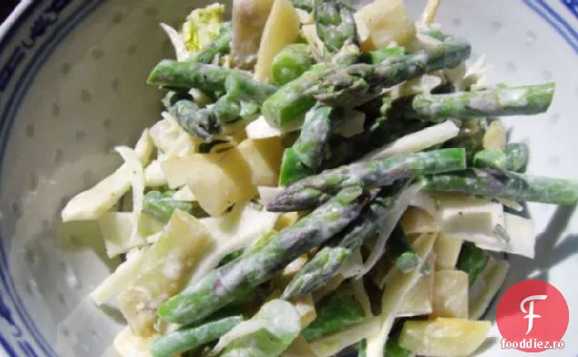 Salată de sparanghel, mazăre, fasole și fenicul