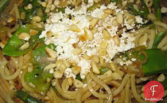 Paste cu mazăre de zahăr, sparanghel, Ricotta și unt brun