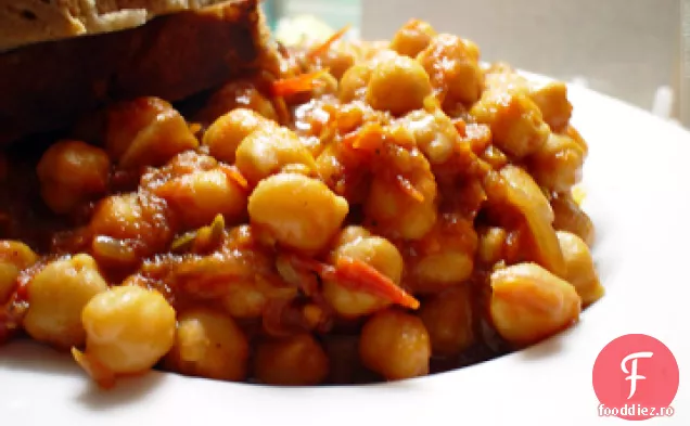 Tocană de inimă de năut și anghinare din lemn de Moosewood