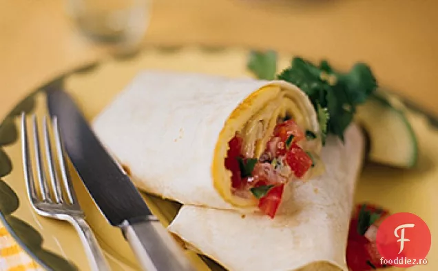 Burrito de omletă cu brânză Jack și Salsa de roșii