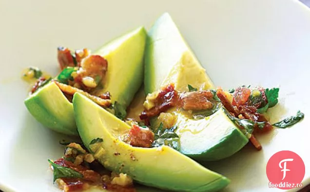 Avocado cu vinetă caldă de pătrunjel cu slănină