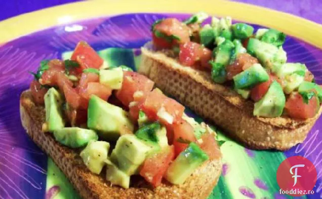 Crostini Simpli Cu Roșii Și Avocado