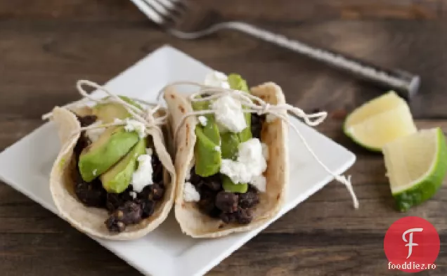 Fasole neagră condimentată, Avocado la grătar și Tacos cu brânză de capră