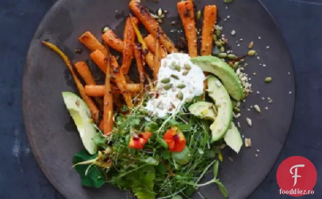 Salată de morcovi și Avocado cu semințe crocante