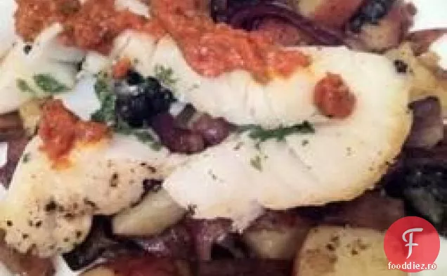 Biban de mare tăiat cu ceapă roșie, ciuperci și cartofi noi