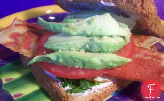 Sandwich cu ou prăjit și Avocado