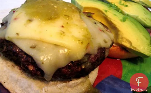 Burgeri De Curcan Oaxacan Cu Salsa Chipotle