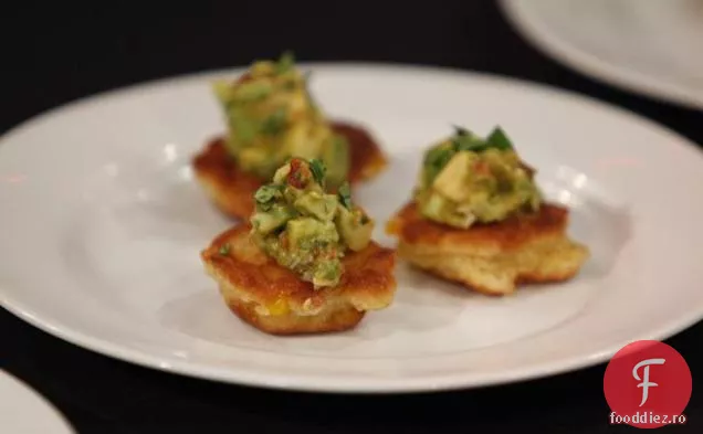 Mini prăjituri de porumb cu Avocado și roșii