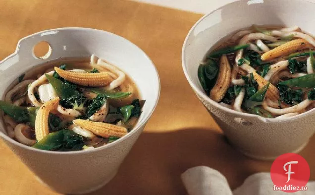 Supă de tăiței Udon fierbinte și acru
