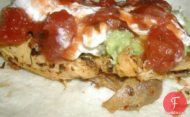Fajitas de pui cu ardei și ceapă la grătar