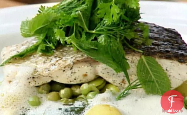 Biban de mare aburit cu vanilie, legume pentru copii și sos Cappuccino