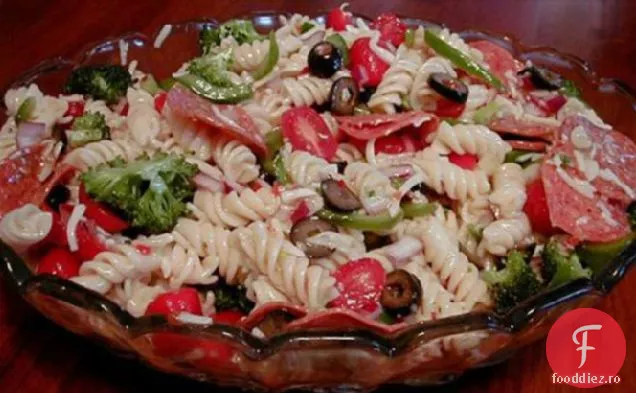 Salată De Paste Cu Salam