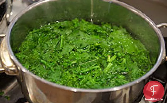 Broccoli Rabe Cu Paste Și Roșii Uscate La Soare