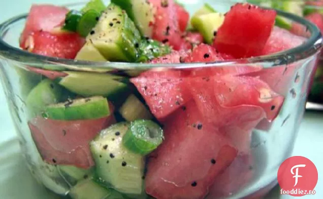 Salată De Castraveți Cu Pepene Verde Dulce Și Acru