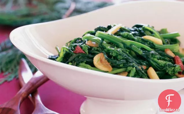 Saut broccoli rabe cu usturoi și ardei iute (rapiță Fritte)