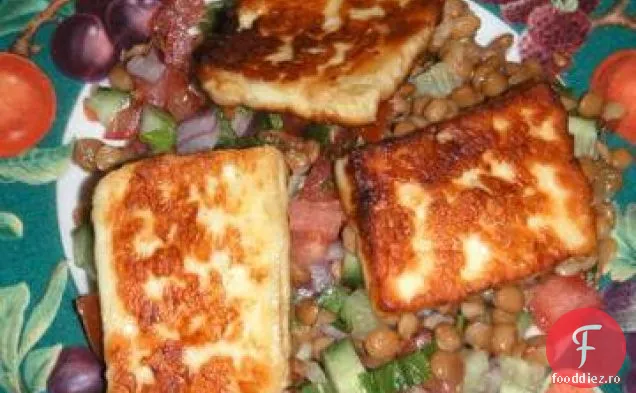 Halloumi și salată de linte