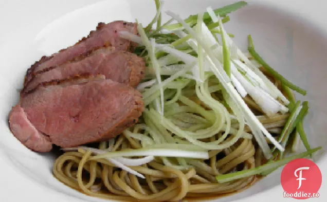 Salată japoneză de tăiței și castraveți