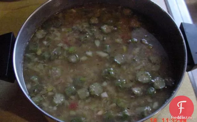 Piept De Pui Înnegrit Cu Castraveți Marinați (Cu Conținut Scăzut De Carbohidrați)