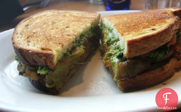 Sandwich Cu Vinete Pesto