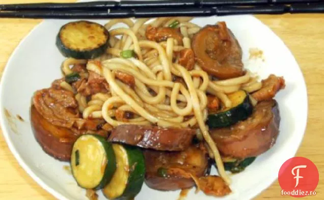 Rață Simulată În Stil Chinezesc Cu Tăiței
