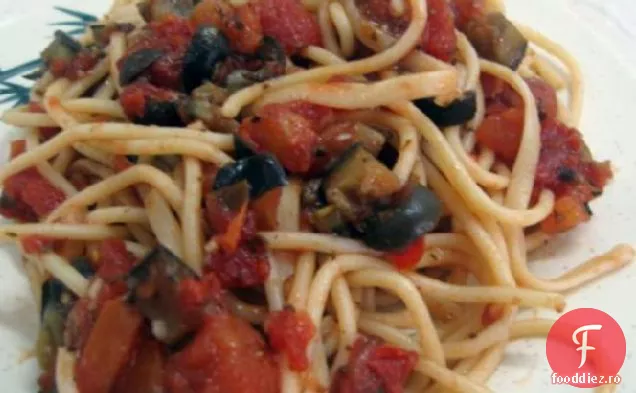 Spaghete cu sos de roșii și vinete (vinete) 