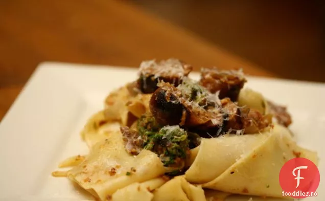 Paste cu cârnați italieni picante, Broccoli rabe și uscate la soare