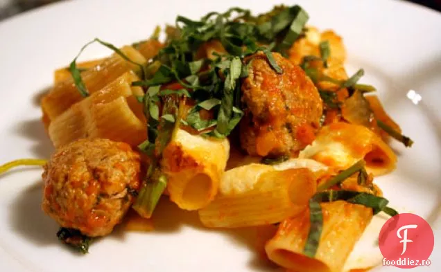 Cina in seara asta: Rigatoni coapte cu cârnați italieni și Broccoli rabe