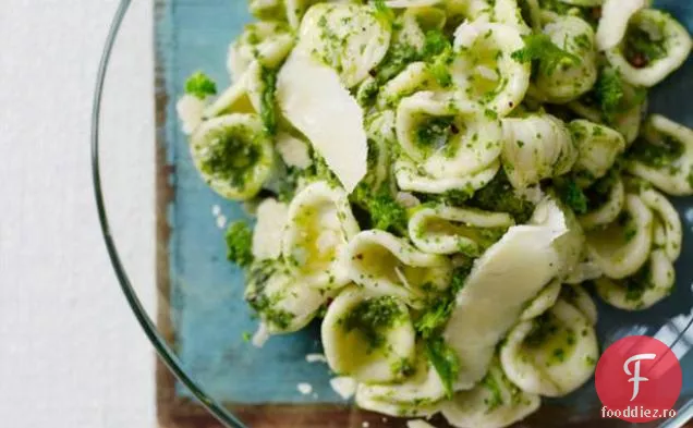 Orecchiette cu broccoli rabe Pesto