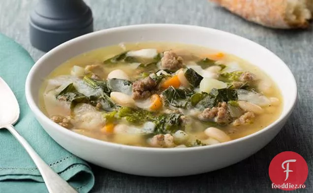 Supă de cârnați, fasole și Broccoli Rabe