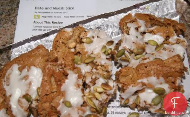 Felie de curmale și Muesli