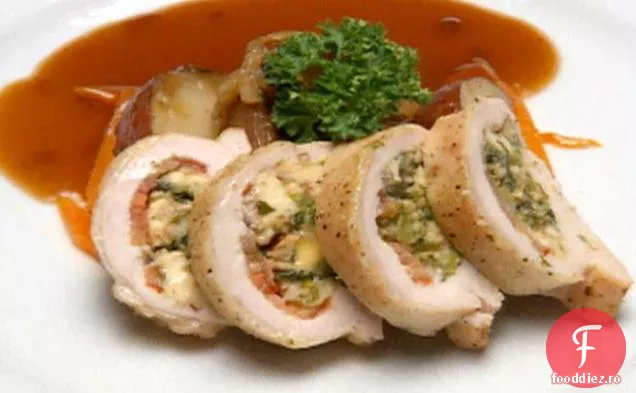 Pui umplut cu Mozzarella afumată, roșii prăjite și Broccoli Rabe peste cartofi cu sos Marsala