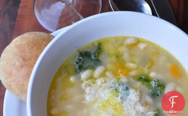 Supă de fasole albă toscană a lui Emeril cu Broccoli rabe