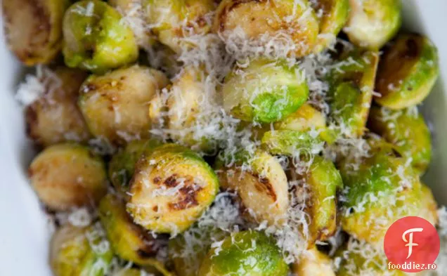 Parmezan Prăjit La Tigaie Varză De Bruxelles