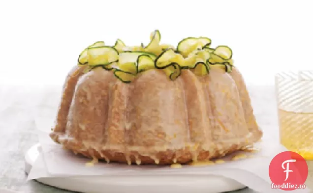 Tort Bundt de dovlecei cu glazură portocalie