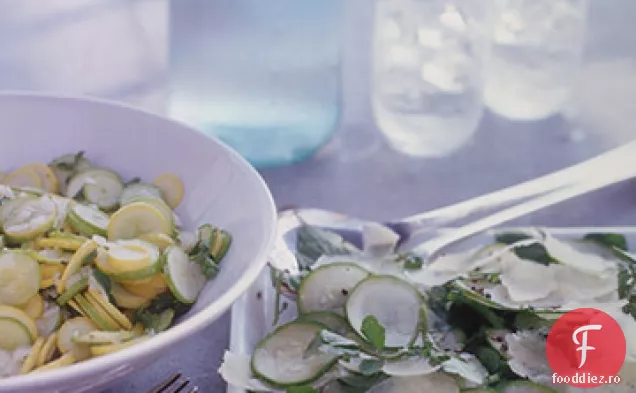 Salată de vară-dovlecei cu ierburi și frescă Pecorino