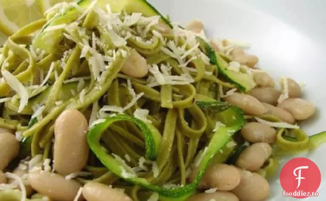 Dovlecei și Fettuccine sotate