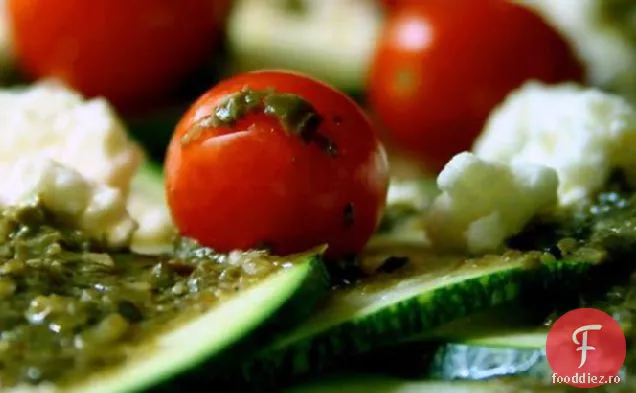 Dovlecei și roșii de struguri în Pesto cu Feta